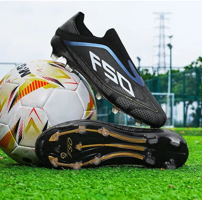 Nouvelles chaussures de football pour hommes, légères, très vendues, de haute qualité, crampons pour terrain en herbe, chaussures de football mi-hautes, baskets antidérapantes pour l'extérieur.