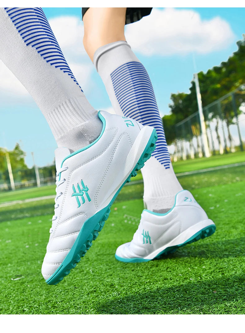 Nouveaux hommes haute cheville en plein air ultraléger bottes de Football chaussures de Football intérieur de haute qualité chaussures de sport antidérapantes Futsal antidérapant