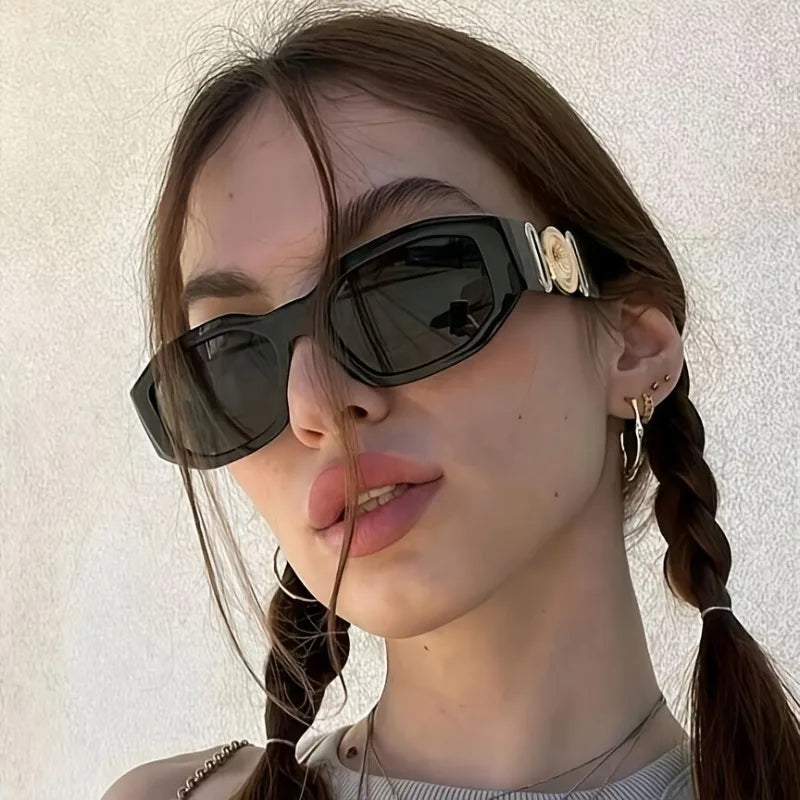 1PCS Unisex Y2K Ultra-Light Retro Glasses, suitable for daily wear, parties and back-to-school gifting.