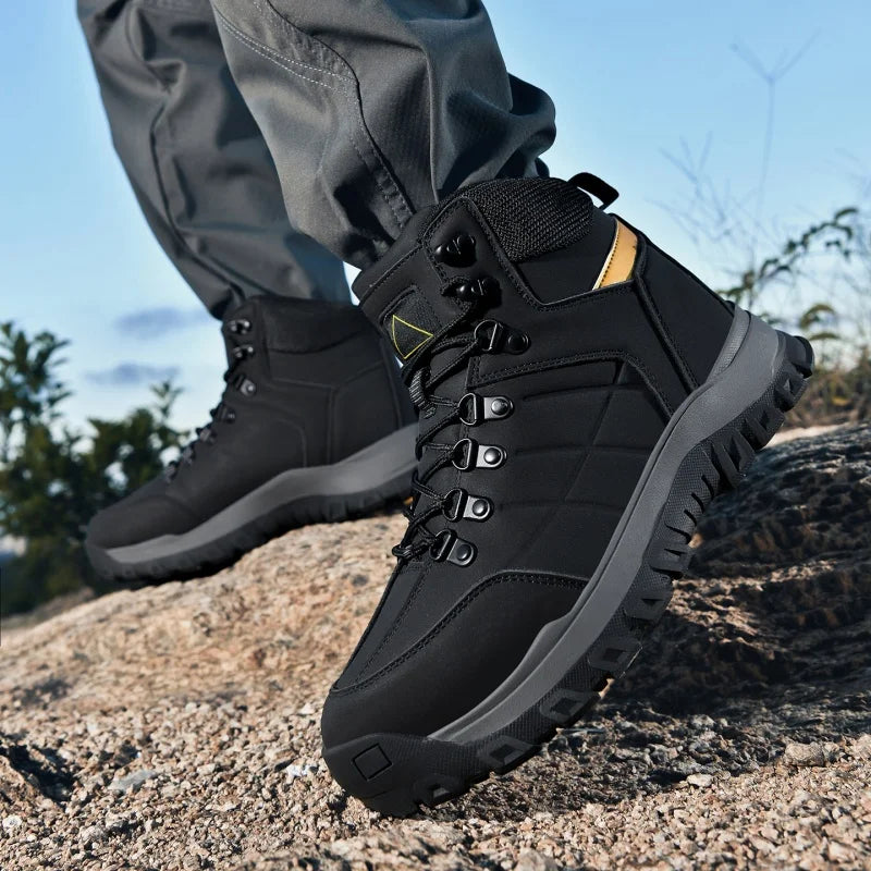 Chaussures de randonnée pour hommes, nouvelles, antidérapantes, semelle résistante à l'usure, bottes en cuir PU pour le camping, bottes de sport respirantes pour la marche en forêt et les activités de plein air.
