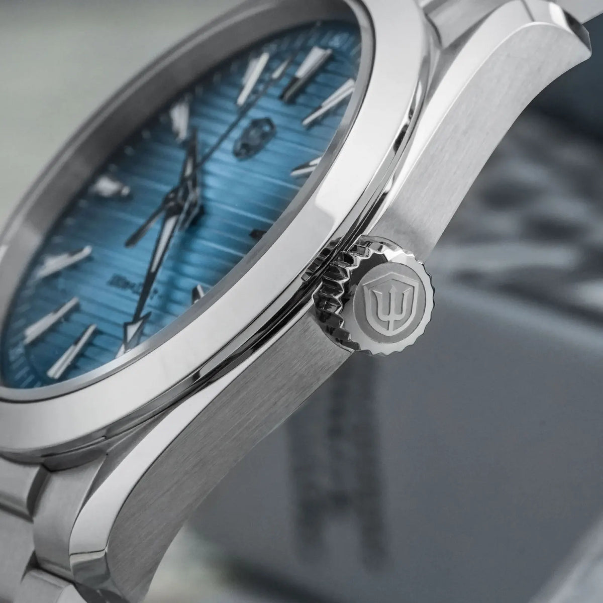 Relógio Watchdives WD0006, movimento VH31 com ponteiro dos segundos fluido, vidro de safira abaulado, revestimento luminescente BGW9, estanque até 10 bar, 38 mm, estilo vintage