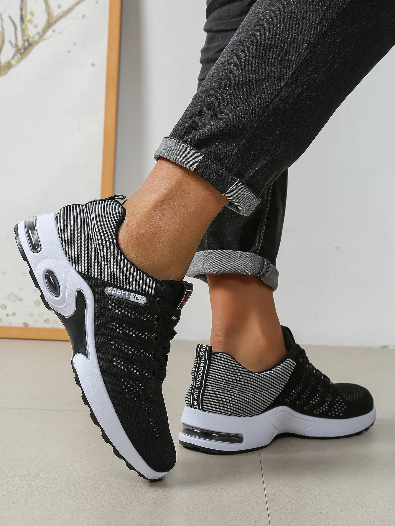 Herren-Schuhe – modische, besonders atmungsaktive Schnür-Laufschuhe – rutschfest, langlebig und mit Komfort wie auf einem Kissen – modische Herren-Sneaker