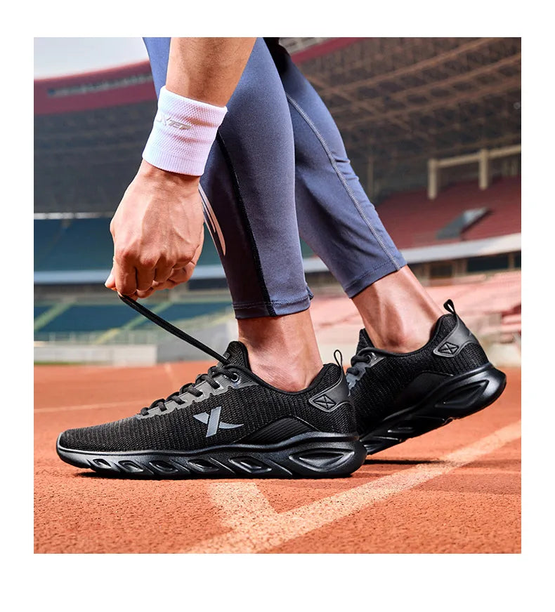 Zapatillas de running Xtep para hombre 2025 primavera, zapatillas deportivas absorbentes del sudor, resistentes al desgaste y estables, sneakers deportivos 880119115131