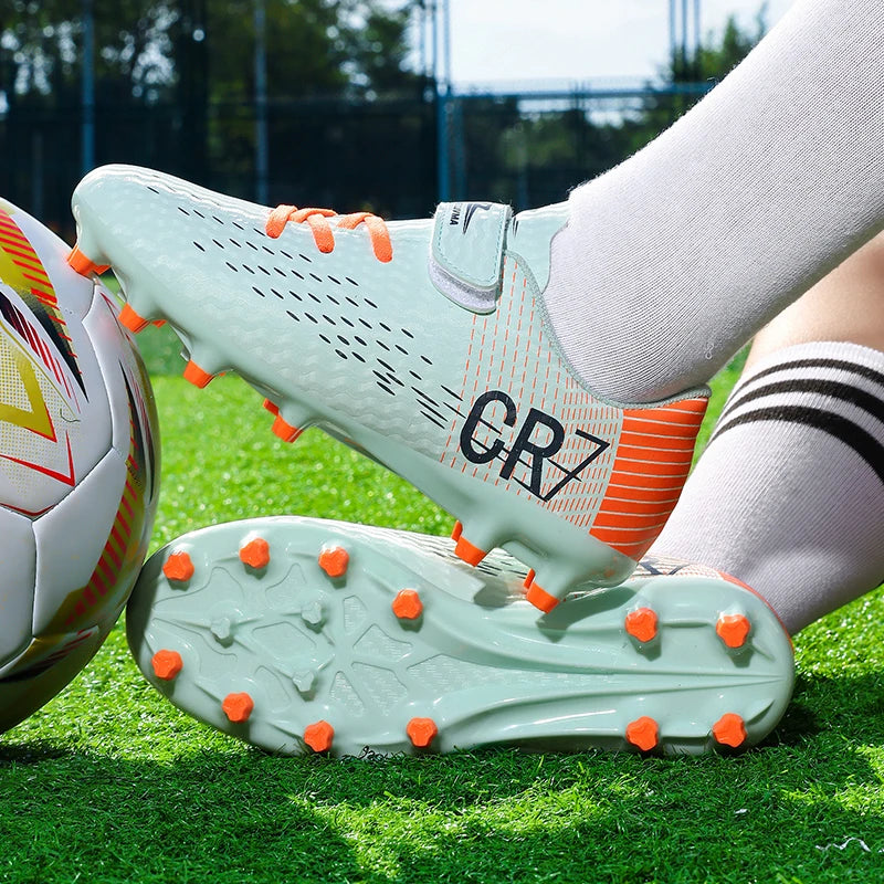 Nouvelles chaussures de football montantes à crampons longs pour adolescents et étudiants, adaptées aux garçons et aux filles, élégantes, durables et tendance