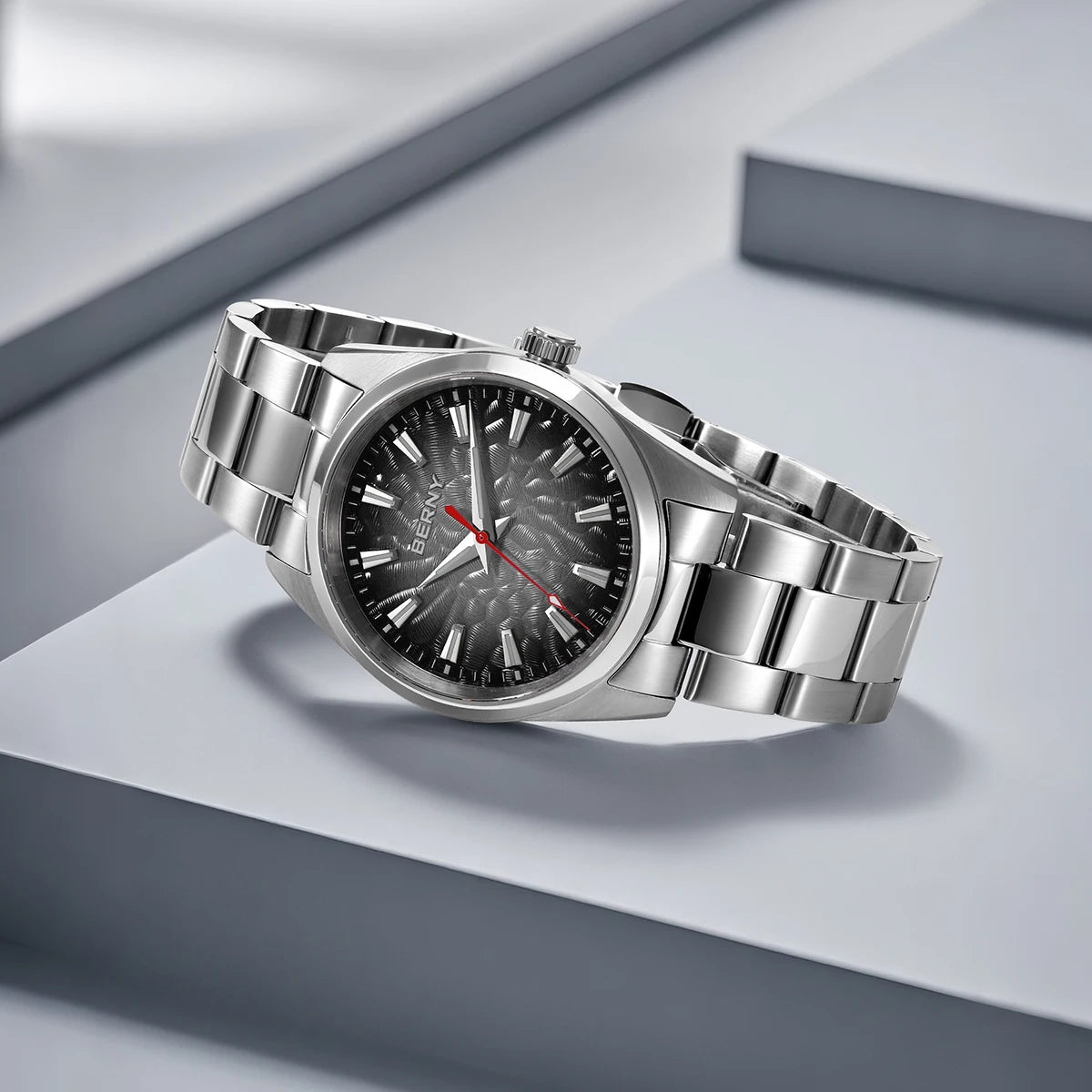 Montre pour homme BERNY – Montre à quartz élégante et classique, étanche à 10 ATM, dotée d'un verre saphir et d'aiguilles luminescentes, idéale pour une tenue habillée ou professionnelle, avec bracelet en cuir.
