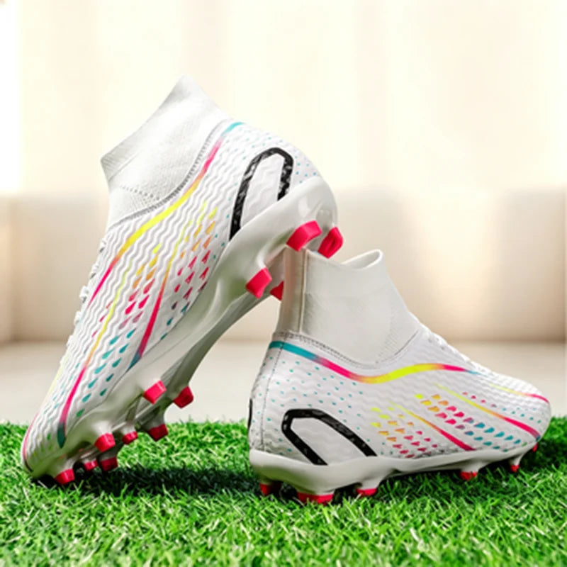 Les chaussures de football AG FG pour hommes sont fabriquées en tissu tissé en PU souple, avec une semelle extérieure en TPU antichoc et une excellente adhérence sur le gazon.