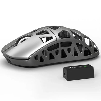 Rato Gaming ATTACK SHARK R3 em liga de magnésio 8K SUPERLIGHT 8000Hz, 6 níveis de DPI ajustáveis até 26000, PAW3395, BT/2.4G sem fios/com fios