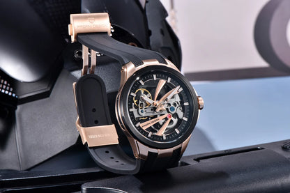 Zegarek męski PAGANI DESIGN – luksusowy model z mechanizmem automatycznym typu „skelet” (z widocznym mechanizmem), wyposażony w tourbillon, szkło szafirowe z powłoką antyrefleksyjną, wodoodporny i luminescencyjny.
