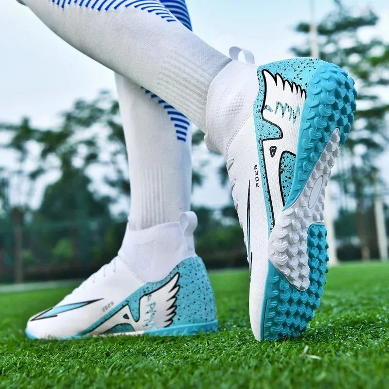 Nouvelles chaussures de football pour hommes, chaussures de sport d'extérieur, ultra-légères, de haute qualité, à cheville haute, chaussures de football en salle antidérapantes, futsal antidérapant.
