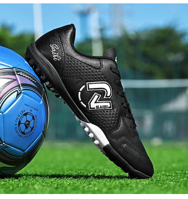 TF/FG uvádí na trh nové profesionální, personalizované a módní fotbalové sportovní boty, pohodlné a prodyšné sportovní boty