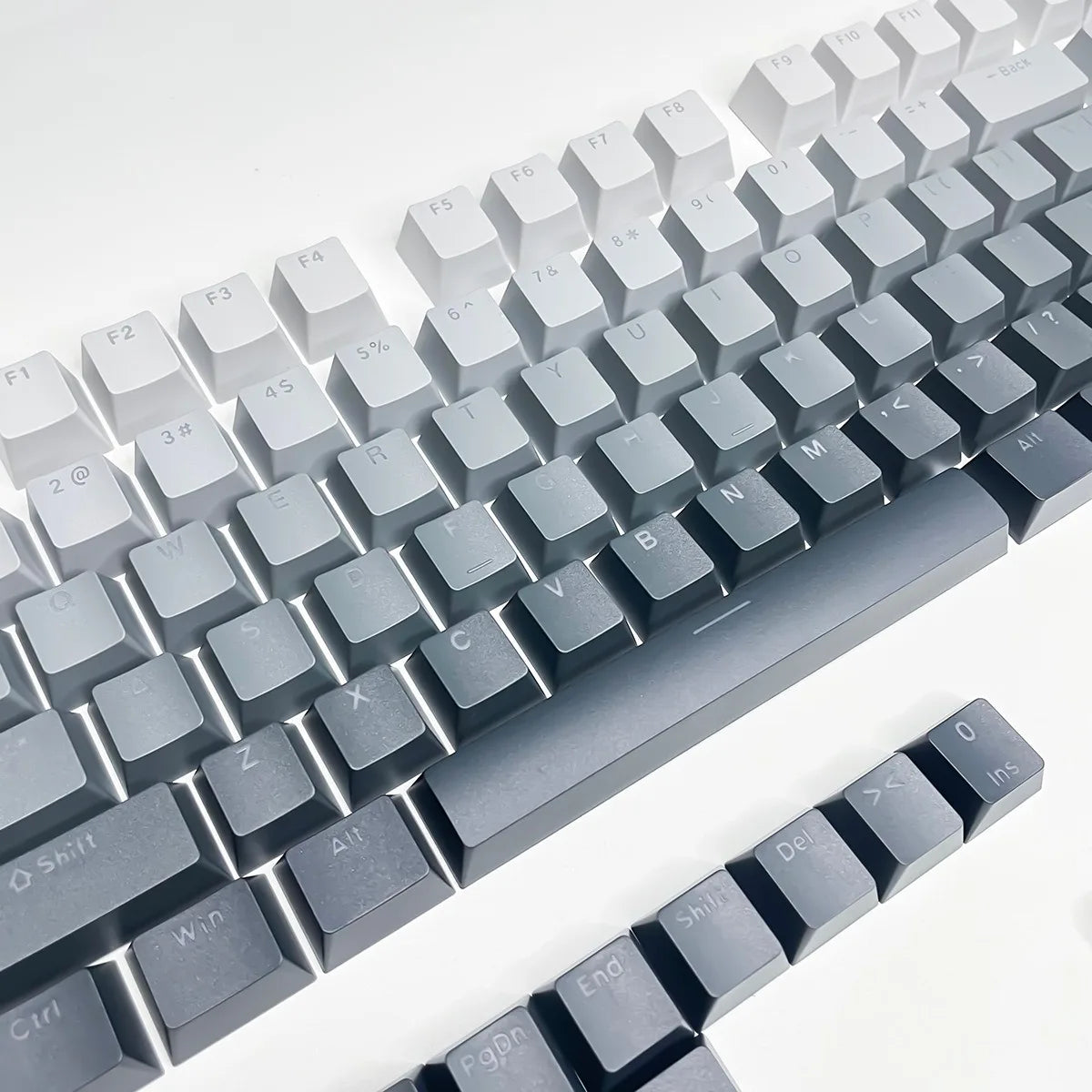 RGB-Gamer-Tastenkappen mit Farbverlauf-Hintergrundbeleuchtung für mechanische Tastaturen mit MX-Switches, OEM-Profil, PBT-Keycaps, Weiß/Blau, ISO-Layout, DIY-Tastenkappen