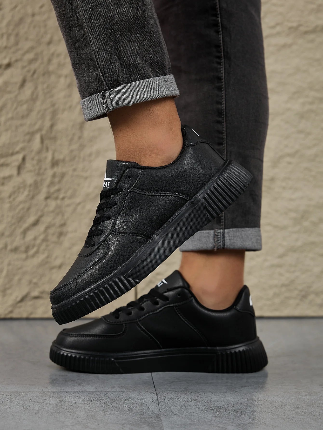 Sapatilhas brancas em pele para homem, respiráveis e confortáveis, calçado casual clássico para homem e mulher, sapatos de caminhada outdoor para casal, tamanho