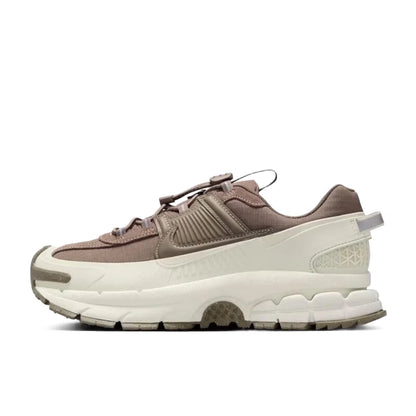 „Nike Zoom Vomero 5 Roam“ – lengvi, patvarūs, neslystantys, amortizuoti žemi kasdieniai bėgimo bateliai, unisex stiliaus, modelis FV2295-201