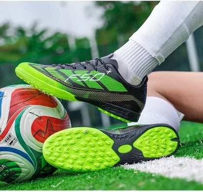Nouvelles chaussures de football pour hommes, chaussures de soccer pour terrain en herbe, chaussures d'entraînement, chaussures de sport ultralégères, chaussures de match professionnelles, baskets antidérapantes unisexes.