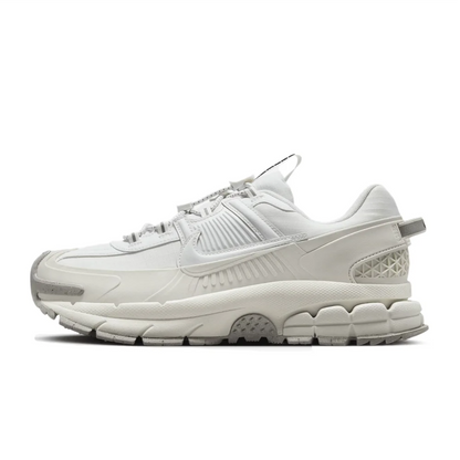 „Nike Zoom Vomero 5 Roam“ – lengvi, patvarūs, neslystantys, amortizuoti žemi kasdieniai bėgimo bateliai, unisex stiliaus, modelis FV2295-201
