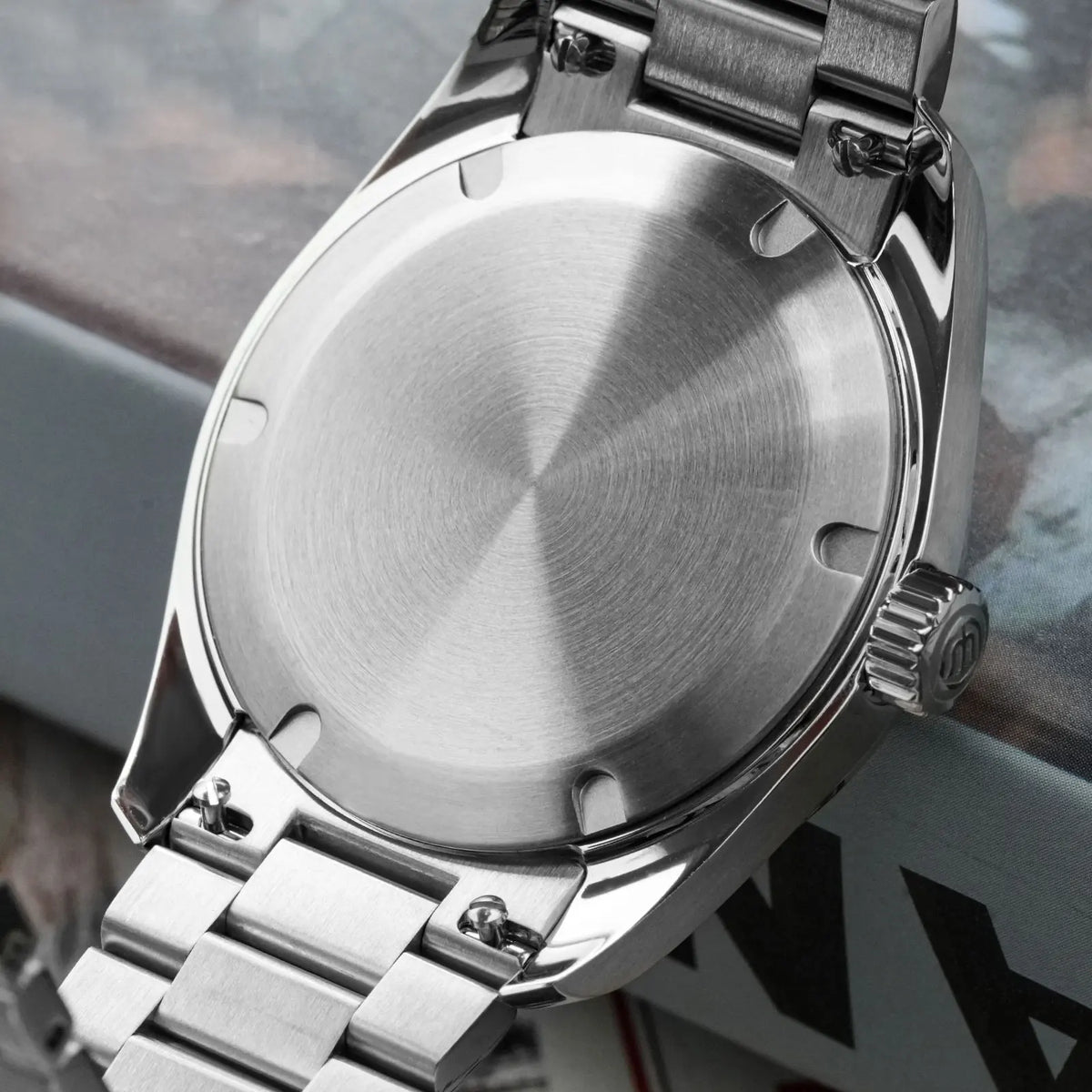 Relógio Watchdives WD0006, movimento VH31 com ponteiro dos segundos fluido, vidro de safira abaulado, revestimento luminescente BGW9, estanque até 10 bar, 38 mm, estilo vintage