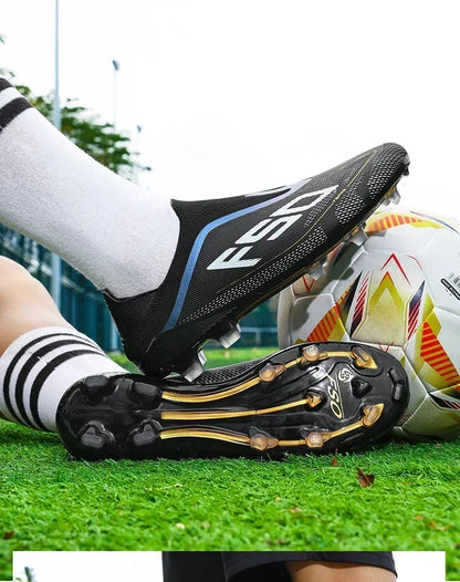 Nouvelles chaussures de football pour hommes, modèle tendance, de haute qualité, mi-hautes, légères, antidérapantes, crampons d'extérieur pour l'entraînement sur gazon.