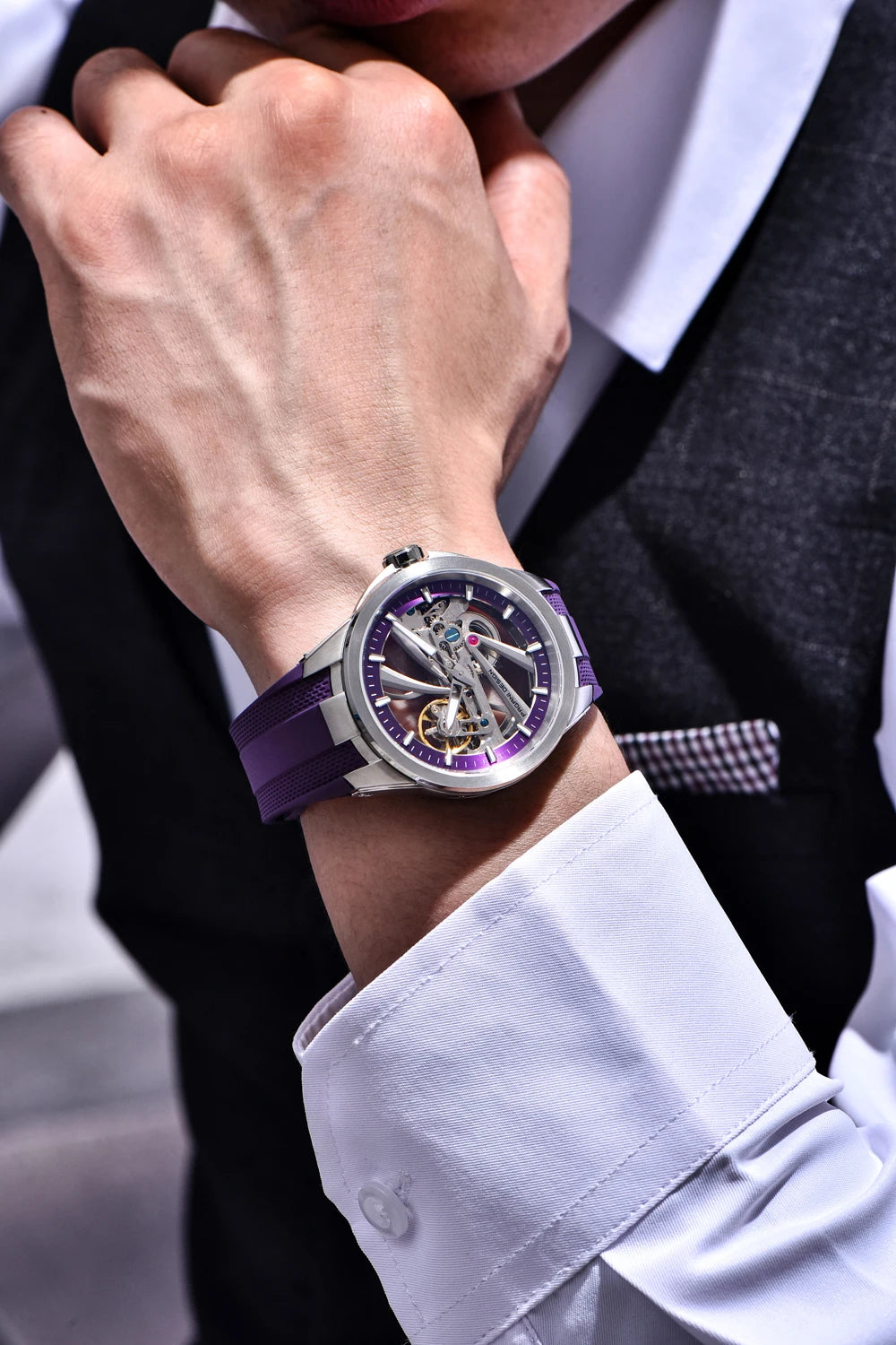 Zegarek męski PAGANI DESIGN – luksusowy model z mechanizmem automatycznym typu „skelet” (z widocznym mechanizmem), wyposażony w tourbillon, szkło szafirowe z powłoką antyrefleksyjną, wodoodporny i luminescencyjny.