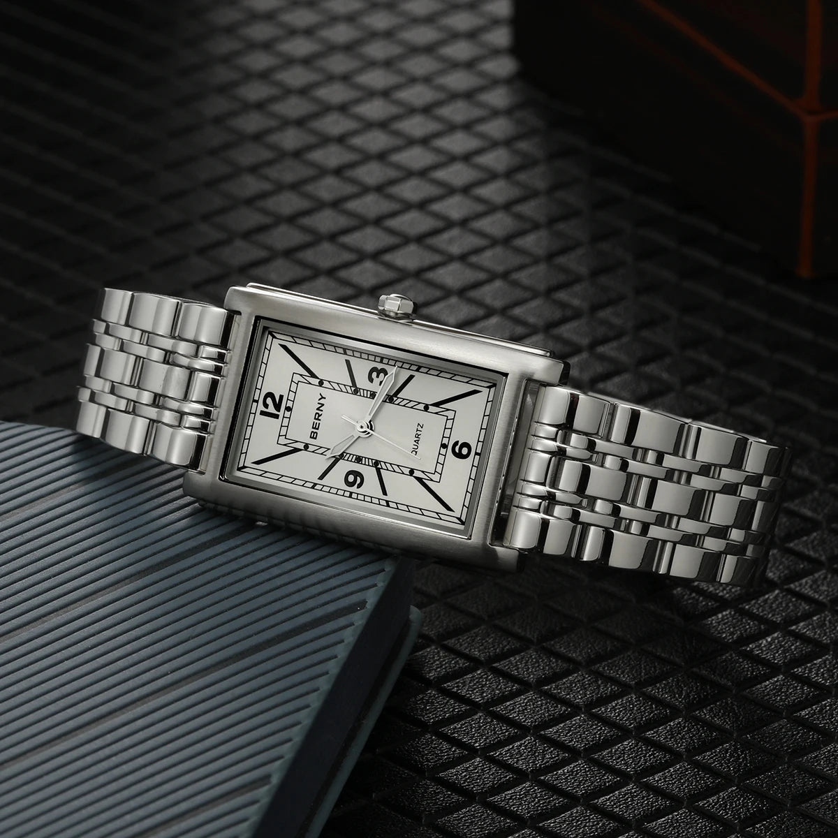 BERNY négyzet alakú férfi karóra – kvarcmű, római számokkal ellátott számlap, fényvisszaverő kijelző, 316L rozsdamentes acél tok – Elegáns és laza téglalap alakú karóra
