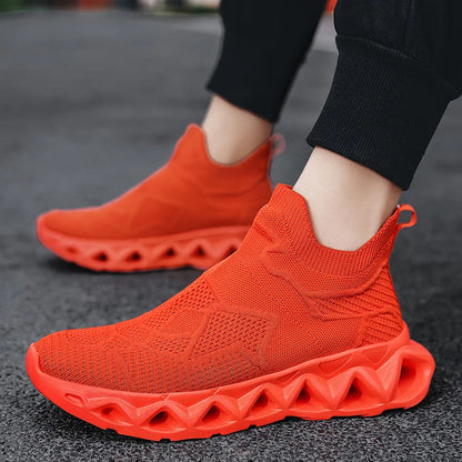 Men's Sports Shoes Ultralight Fashion Slip-On Daily Walking Outdoor Jogging Shoes Breathable Mesh Comfortable Casual Shoes for Men