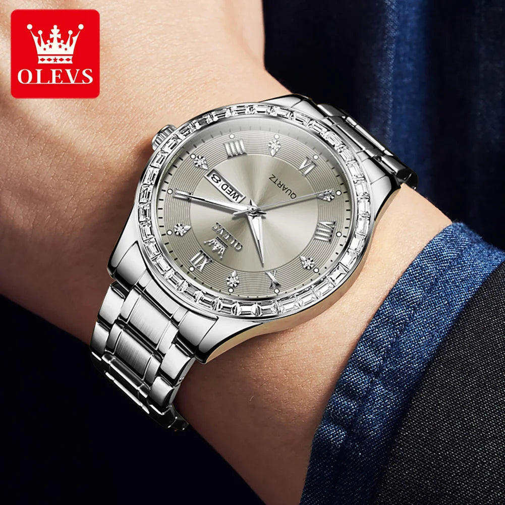 Pánske quartzové hodinky OLEVS 9906, štvorcový model zdobený diamantmi, náramok z nehrdzavejúcej ocele, vodotesné, s dvojitým kalendárom; luxusné, originálne náramkové hodinky, ideálne do pracovného prostredia.