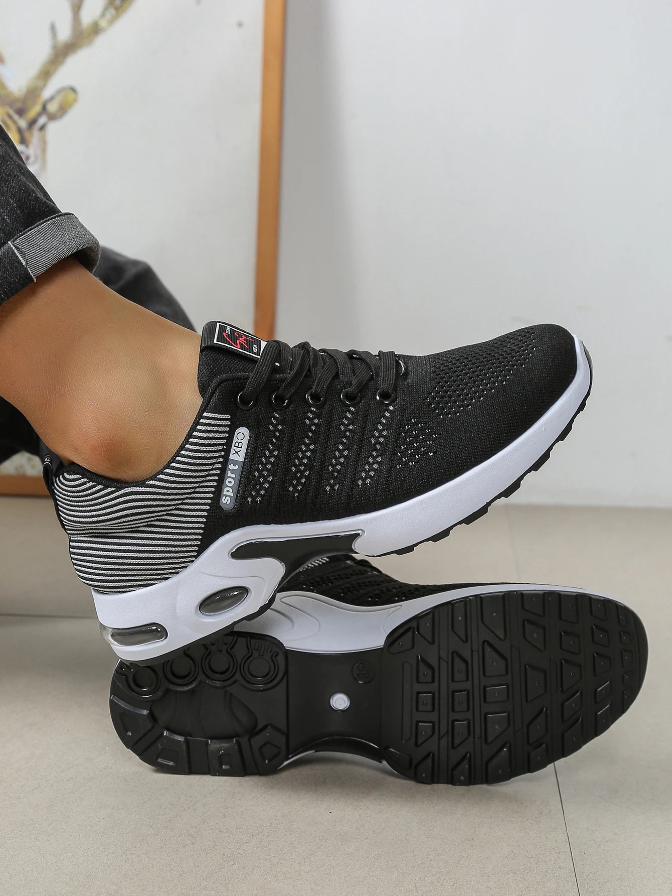 Herren-Schuhe – modische, besonders atmungsaktive Schnür-Laufschuhe – rutschfest, langlebig und mit Komfort wie auf einem Kissen – modische Herren-Sneaker