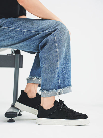 1 pair sports casual skateboarding shoes, comfortable and fashionable, with a snug upper that fits the foot and a slip-resistant sole