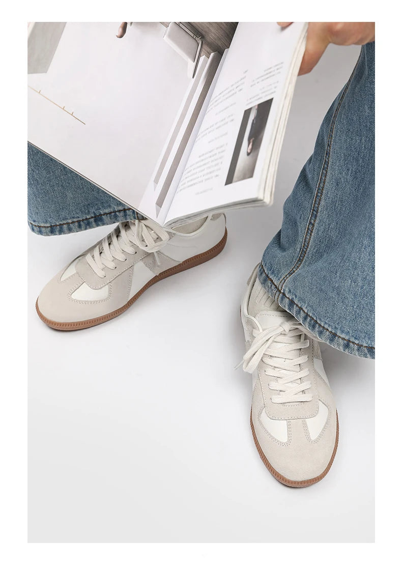 Sapatilhas de designer para homem, moda outono 2025, estilo retro com atacadores, ténis de estudante para mulher em pele, calçado casual para caminhada