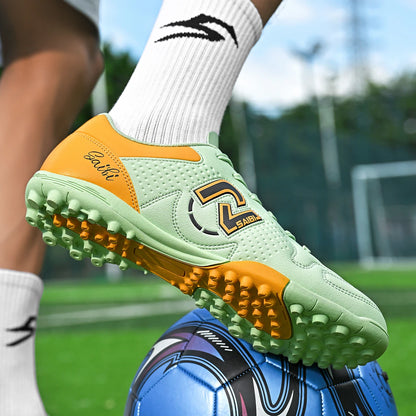 TF/FG uvádí na trh nové profesionální, personalizované a módní fotbalové sportovní boty, pohodlné a prodyšné sportovní boty