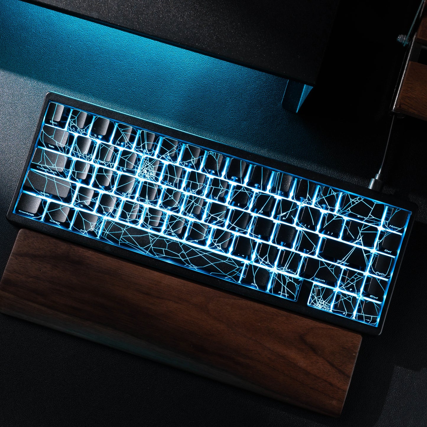 Tastiera XVX Spider Web M67 JadeStone con keycap IMD-Tech, connessione tri-mode, retroilluminazione RGB personalizzata, formato 60%