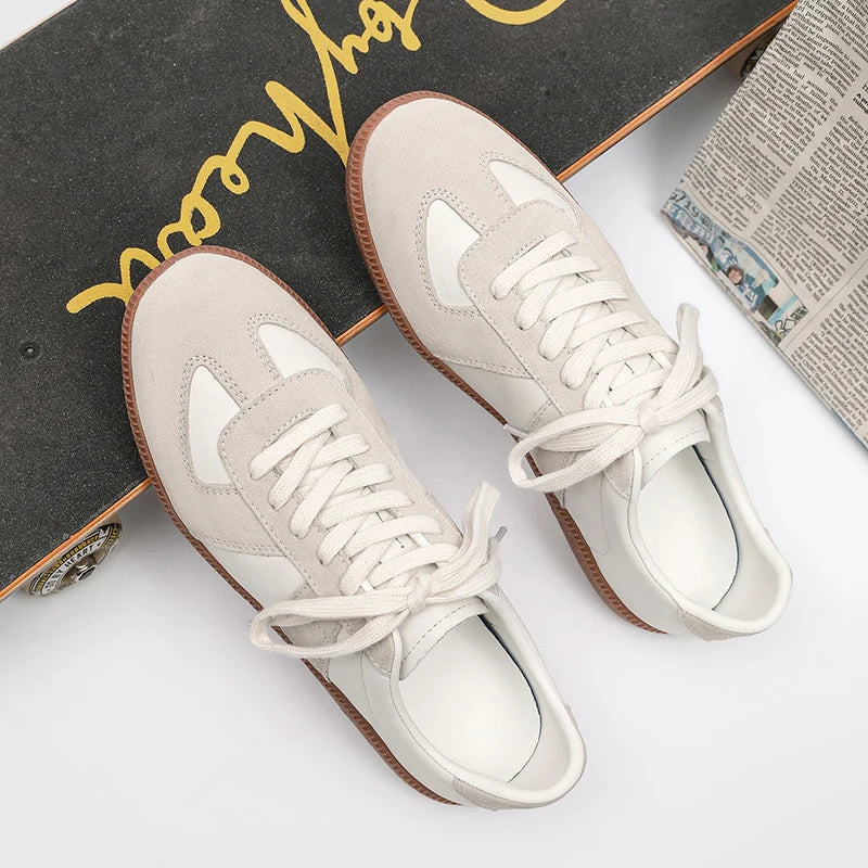 Sapatilhas de designer para homem, moda outono 2025, estilo retro com atacadores, ténis de estudante para mulher em pele, calçado casual para caminhada