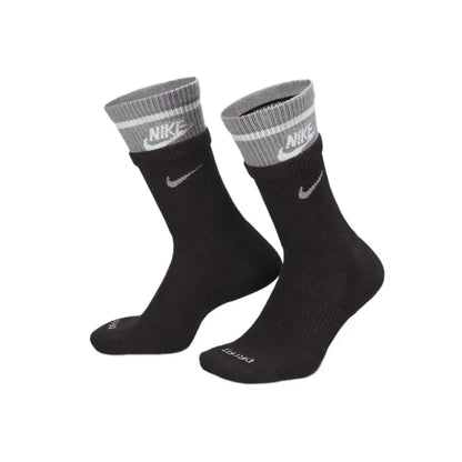 Nike EVERYDAY CREW: Stilvolle, bequeme, rutschfeste und strapazierfähige Unisex-Basketball-Socken (3er-Pack) DA2123-100