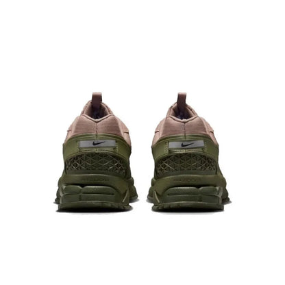 „Nike Zoom Vomero 5 Roam“ – lengvi, patvarūs, neslystantys, amortizuoti žemi kasdieniai bėgimo bateliai, unisex stiliaus, modelis FV2295-201