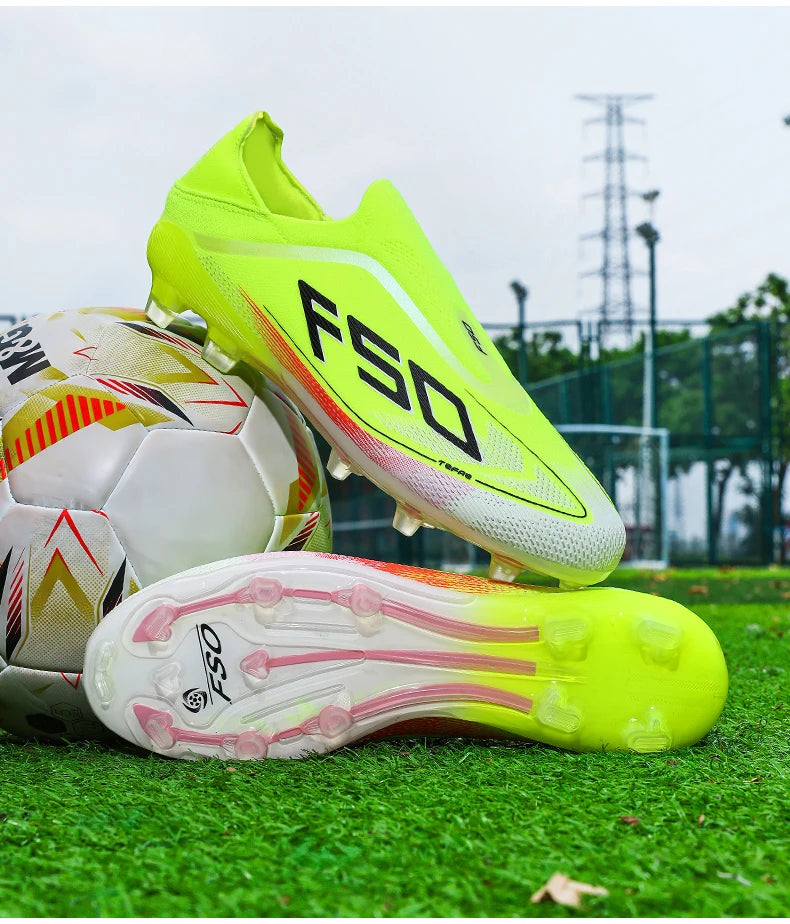 Novas chuteiras de futebol para homem, sapatilhas de futsal para exterior, jogo em relva, antiderrapantes, calçado de futebol de alta qualidade com pitões, best-seller, cano alto, leve