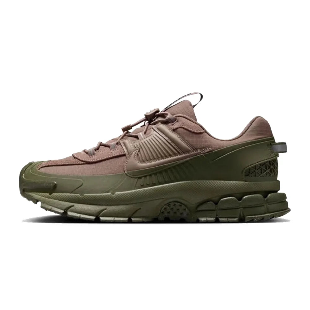 „Nike Zoom Vomero 5 Roam“ – lengvi, patvarūs, neslystantys, amortizuoti žemi kasdieniai bėgimo bateliai, unisex stiliaus, modelis FV2295-201