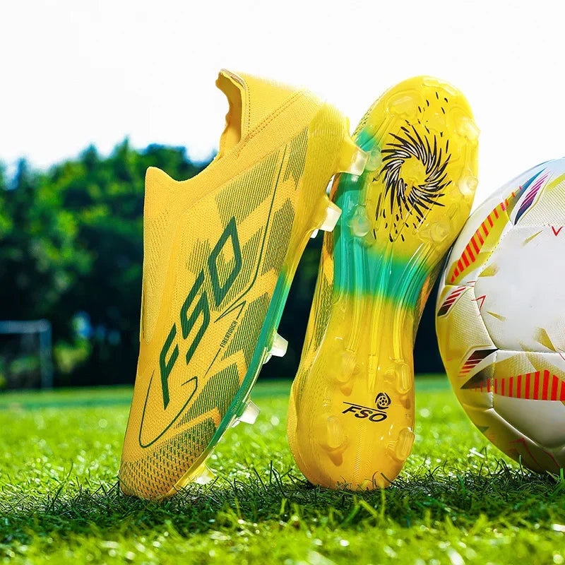 Nouvelles chaussures de football pour hommes, légères, très vendues, de haute qualité, crampons pour terrain en herbe, chaussures de football mi-hautes, baskets antidérapantes pour l'extérieur.