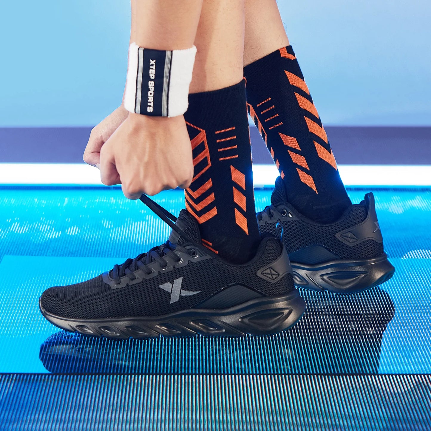 Zapatillas de running Xtep para hombre 2025 primavera, zapatillas deportivas absorbentes del sudor, resistentes al desgaste y estables, sneakers deportivos 880119115131