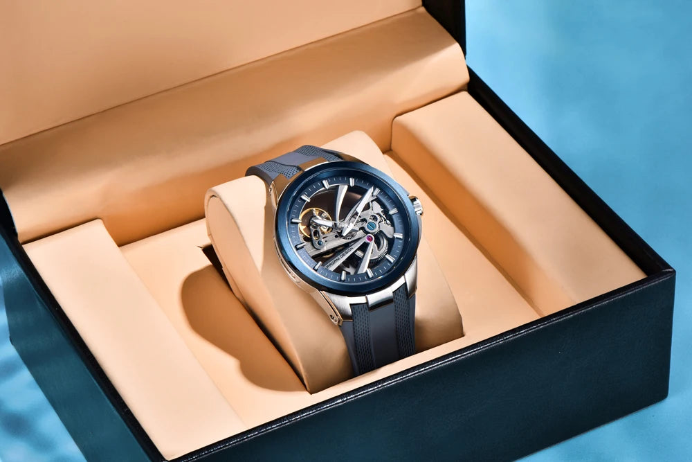 Zegarek męski PAGANI DESIGN – luksusowy model z mechanizmem automatycznym typu „skelet” (z widocznym mechanizmem), wyposażony w tourbillon, szkło szafirowe z powłoką antyrefleksyjną, wodoodporny i luminescencyjny.