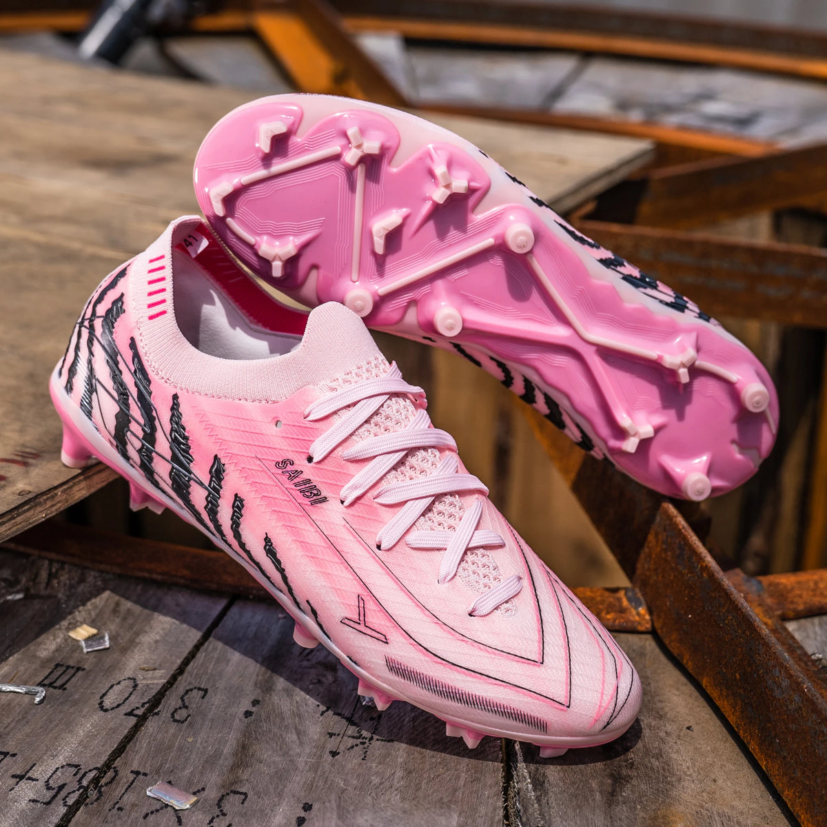 Chaussures de football unisexes pour hommes, modèle AG FG, avec tige en polyuréthane résistant et crampons en caoutchouc robustes, idéales pour les matchs de football en extérieur, sur gazon et pour les activités sporti