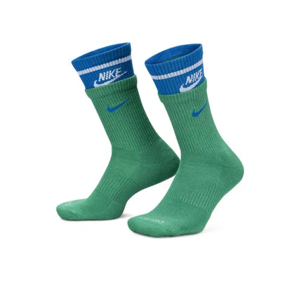 Nike EVERYDAY CREW: Stilvolle, bequeme, rutschfeste und strapazierfähige Unisex-Basketball-Socken (3er-Pack) DA2123-100