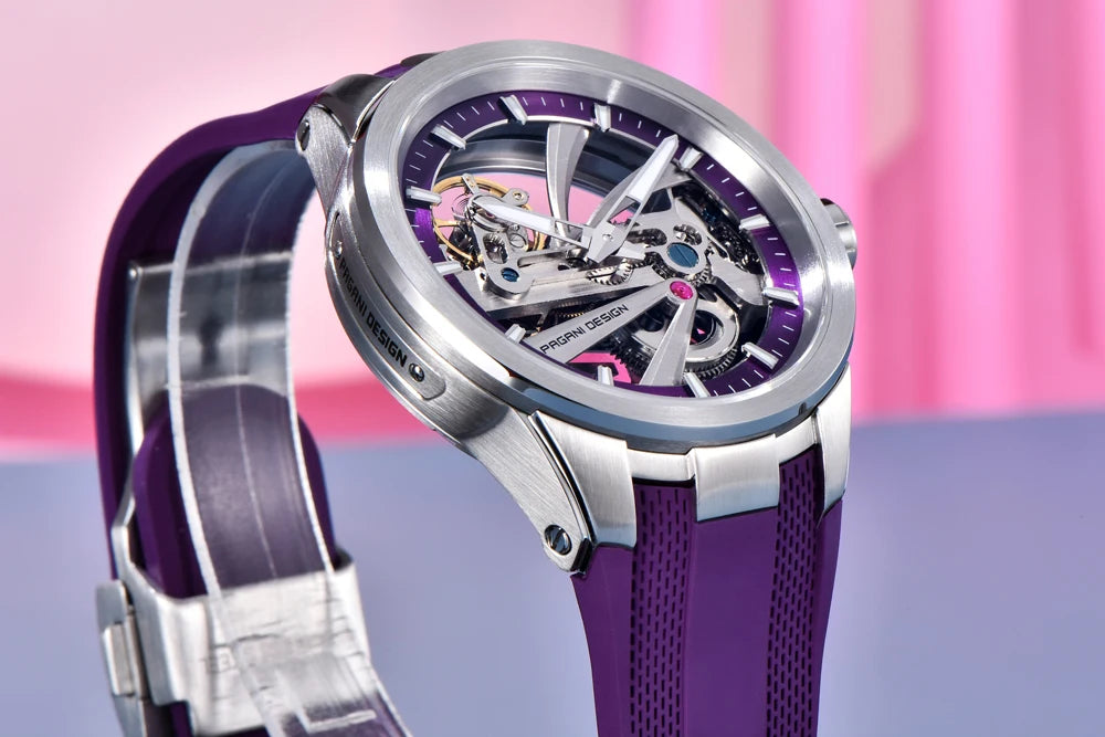 Zegarek męski PAGANI DESIGN – luksusowy model z mechanizmem automatycznym typu „skelet” (z widocznym mechanizmem), wyposażony w tourbillon, szkło szafirowe z powłoką antyrefleksyjną, wodoodporny i luminescencyjny.
