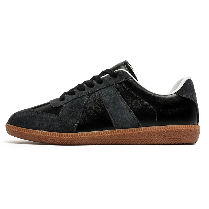 Sapatilhas de designer para homem, moda outono 2025, estilo retro com atacadores, ténis de estudante para mulher em pele, calçado casual para caminhada