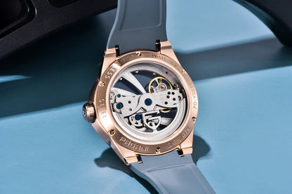 Zegarek męski PAGANI DESIGN – luksusowy model z mechanizmem automatycznym typu „skelet” (z widocznym mechanizmem), wyposażony w tourbillon, szkło szafirowe z powłoką antyrefleksyjną, wodoodporny i luminescencyjny.