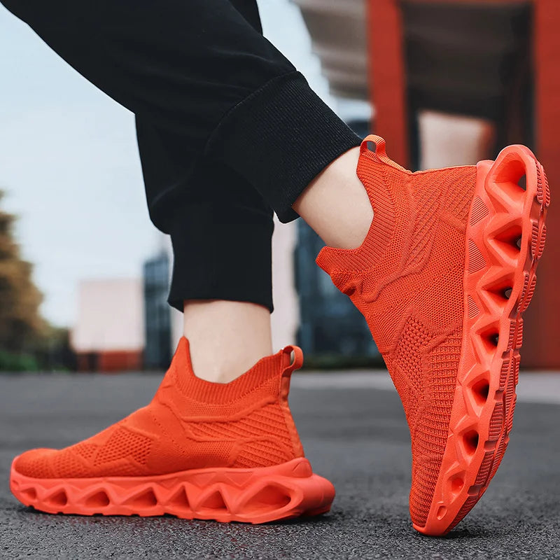 Men's Sports Shoes Ultralight Fashion Slip-On Daily Walking Outdoor Jogging Shoes Breathable Mesh Comfortable Casual Shoes for Men