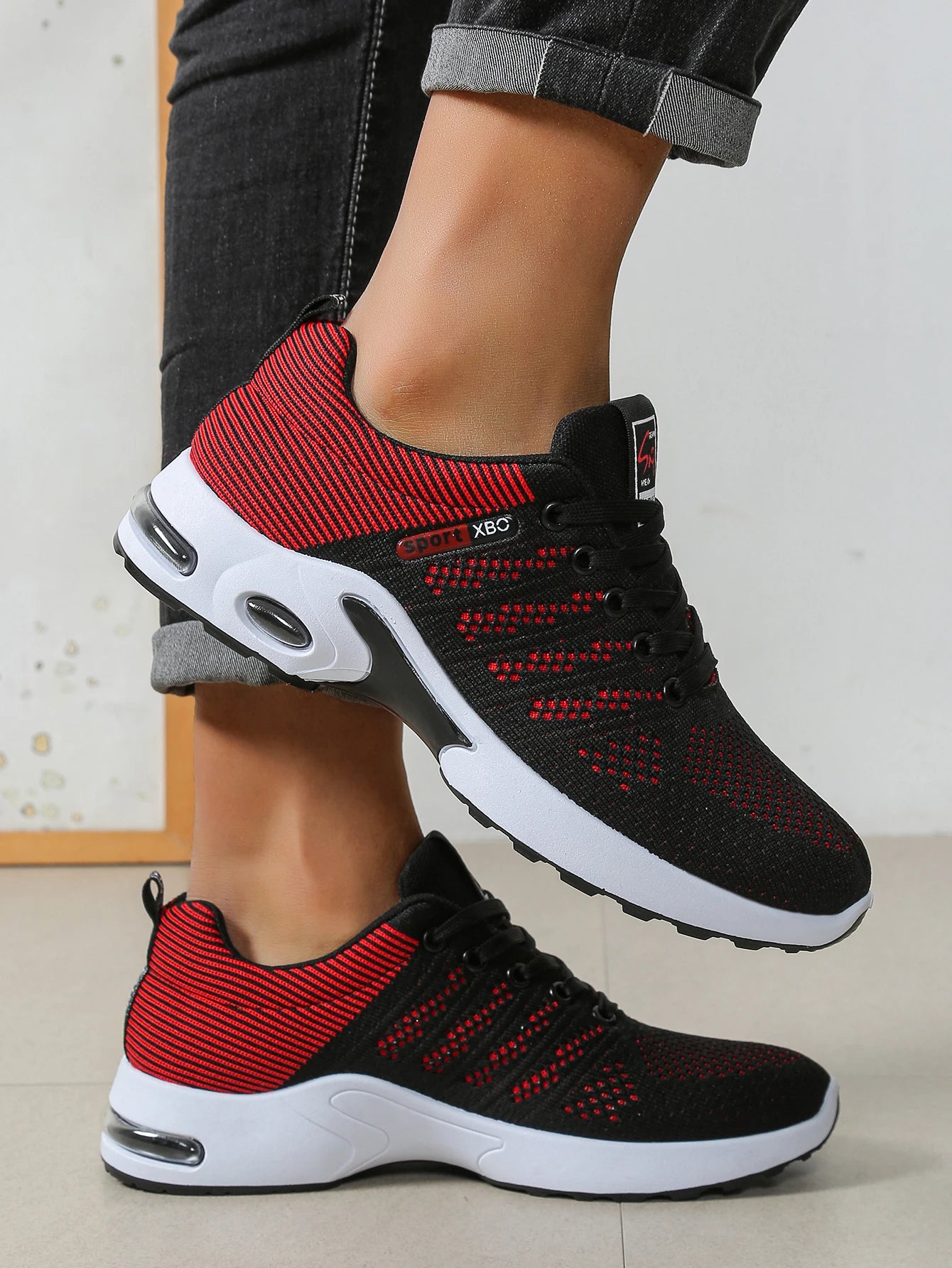Herren-Schuhe – modische, besonders atmungsaktive Schnür-Laufschuhe – rutschfest, langlebig und mit Komfort wie auf einem Kissen – modische Herren-Sneaker