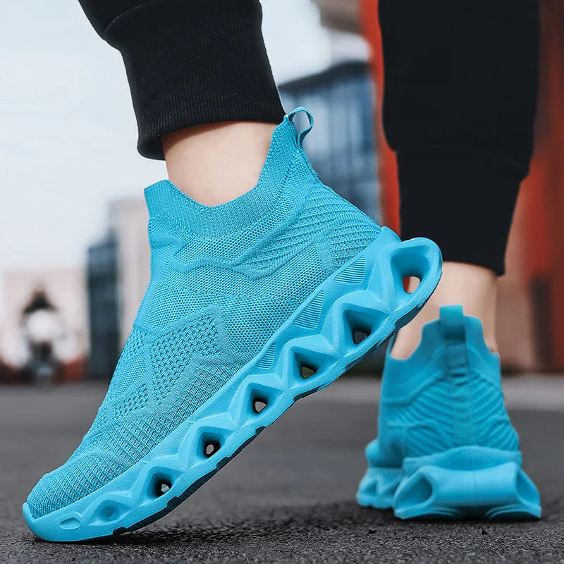 Men's Sports Shoes Ultralight Fashion Slip-On Daily Walking Outdoor Jogging Shoes Breathable Mesh Comfortable Casual Shoes for Men