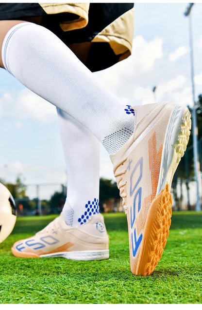 Nouvelles chaussures de football pour hommes, chaussures de match, crampons pour terrain en gazon, baskets de haute qualité, chaussures de futsal pour intérieur, chaussures montantes antidérapantes pour extérieur, meilleu