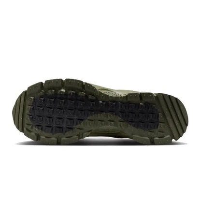 „Nike Zoom Vomero 5 Roam“ – lengvi, patvarūs, neslystantys, amortizuoti žemi kasdieniai bėgimo bateliai, unisex stiliaus, modelis FV2295-201