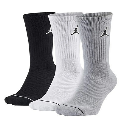 Nike EVERYDAY CREW: Stilvolle, bequeme, rutschfeste und strapazierfähige Unisex-Basketball-Socken (3er-Pack) DA2123-100