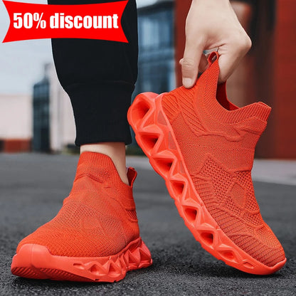 Men's Sports Shoes Ultralight Fashion Slip-On Daily Walking Outdoor Jogging Shoes Breathable Mesh Comfortable Casual Shoes for Men